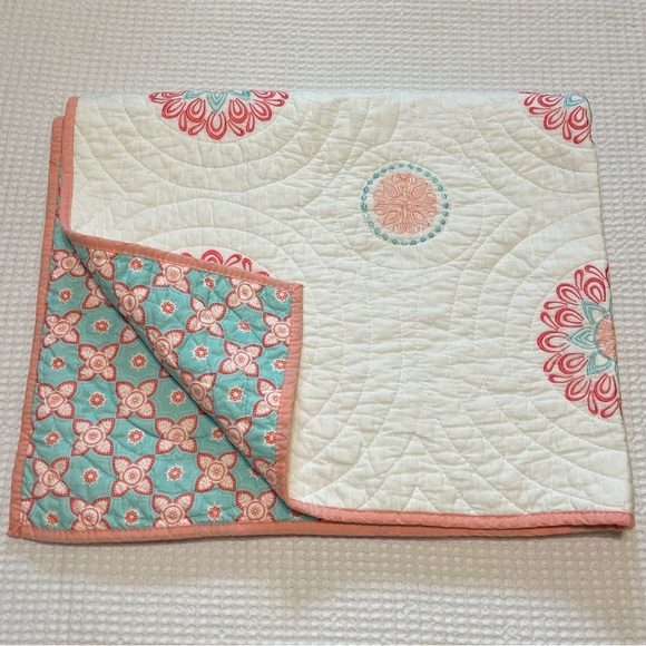 Levtex Baby Crib Embroidered Quilt Blanket EUC - Picture 1 of 8